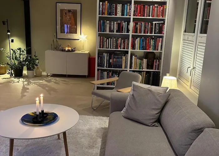 Beautiful House - Walking Distance Of Everything