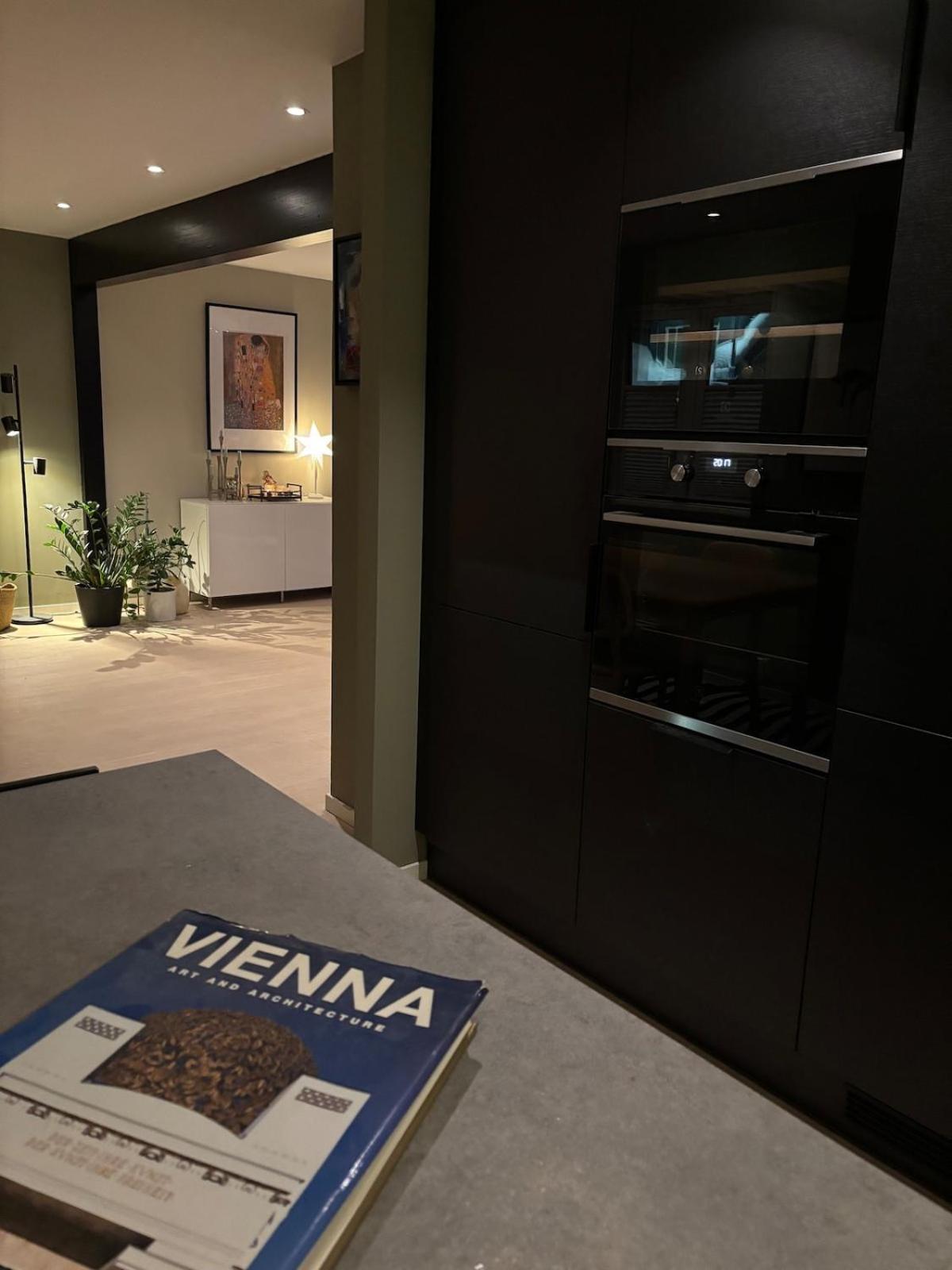 Beautiful House - Walking Distance Of Everything Apartment *