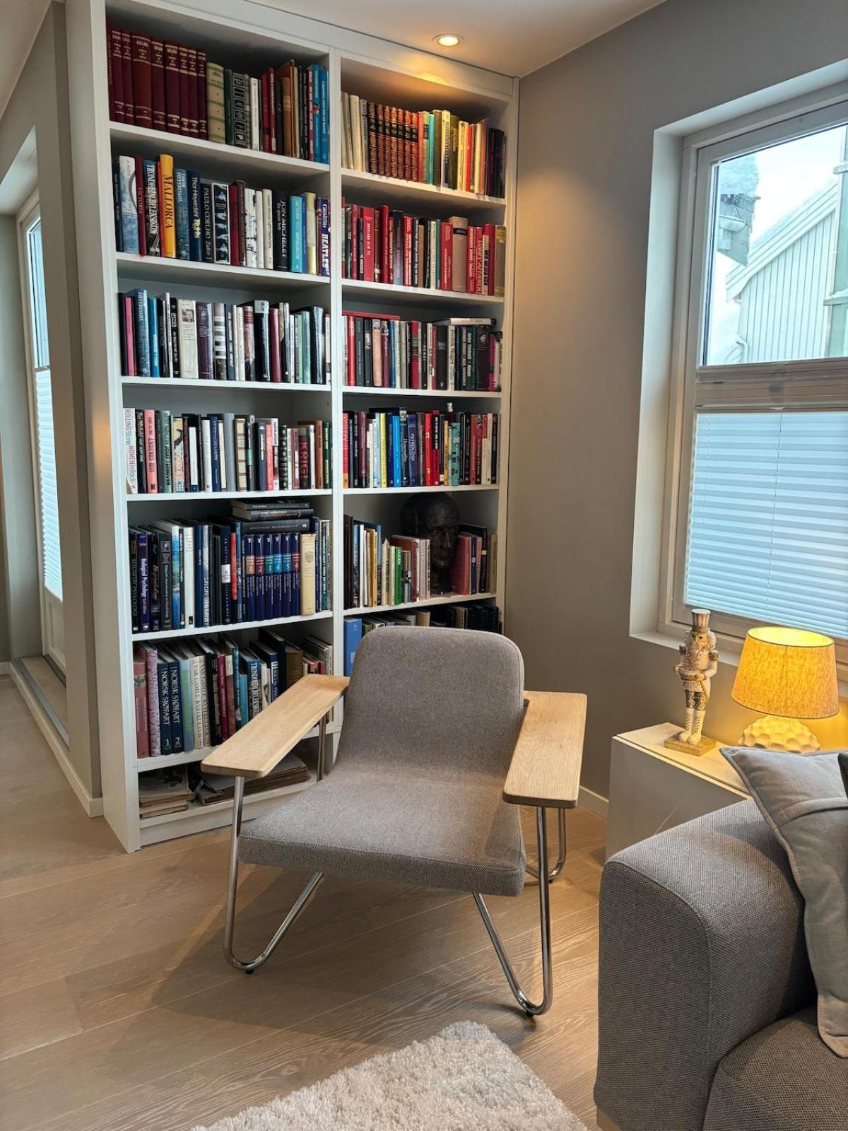 Beautiful House - Walking Distance Of Everything Apartment